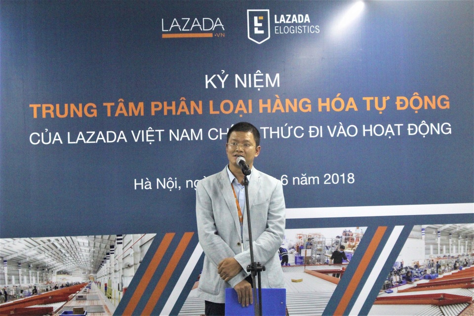 Ông Vũ Đức Thịnh: “Tiên phong trong khâu hậu cần thương mại điện tử” - 1 Ông Vũ Đức Thịnh, Giám đốc công ty LEL Express cho biết hệ thống phân loại hàng hóa tại Hà Nội là hệ thống phân loại hàng hóa tự động đầu tiên tại Việt Nam. (Ảnh: Cẩm Vy)