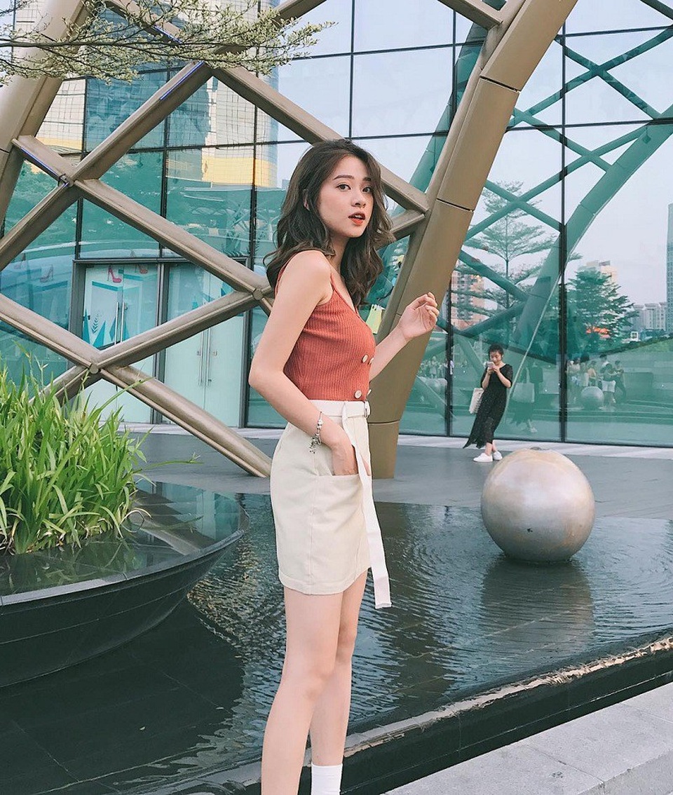 “Hot girl mắng khách” gây xôn xao khi bình luận World Cup - 11 Hot girl sinh năm 1993 từng tham gia các bộ phim như “Tuổi thanh xuân”, “Ma làng 2”, “Bánh đúc có xương”. Đồng thời cô còn tham gia diễn xuất cho TVC hay MV của ca sĩ Lynk Lee như “Cô gái nông thôn”, “Khi anh bối rối”.