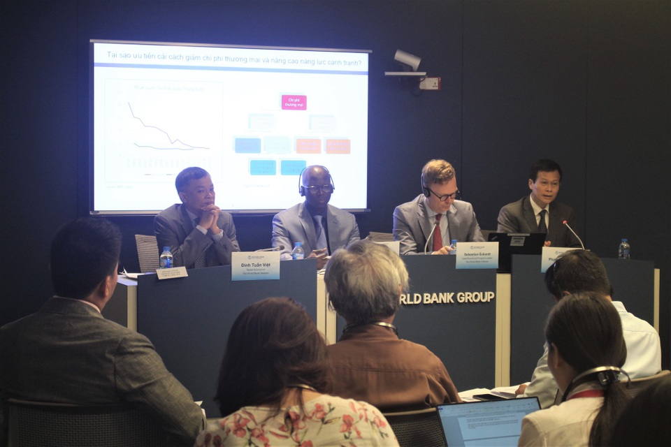 World Bank: “Cho thuê đất đặc khu 99 năm không phải công cụ thu hút đầu tư có hiệu quả” - 1 Các chuyên gia nhận định tăng trưởng gần đây của Việt Nam cao hơn do điều kiện thuận lợi trong nước và quốc tế nhưng có thể tốc độ sẽ giảm dần. (Ảnh: Hồng Vân)