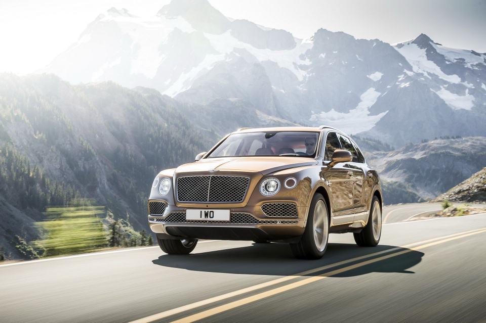 Bentley xác nhận sẽ ra mắt Bentayga Speed - 1
Bentayga - mẫu SUV đầu tiên của Bentley ra đời cách đây 3 năm và lập tức gặt hái thành công.