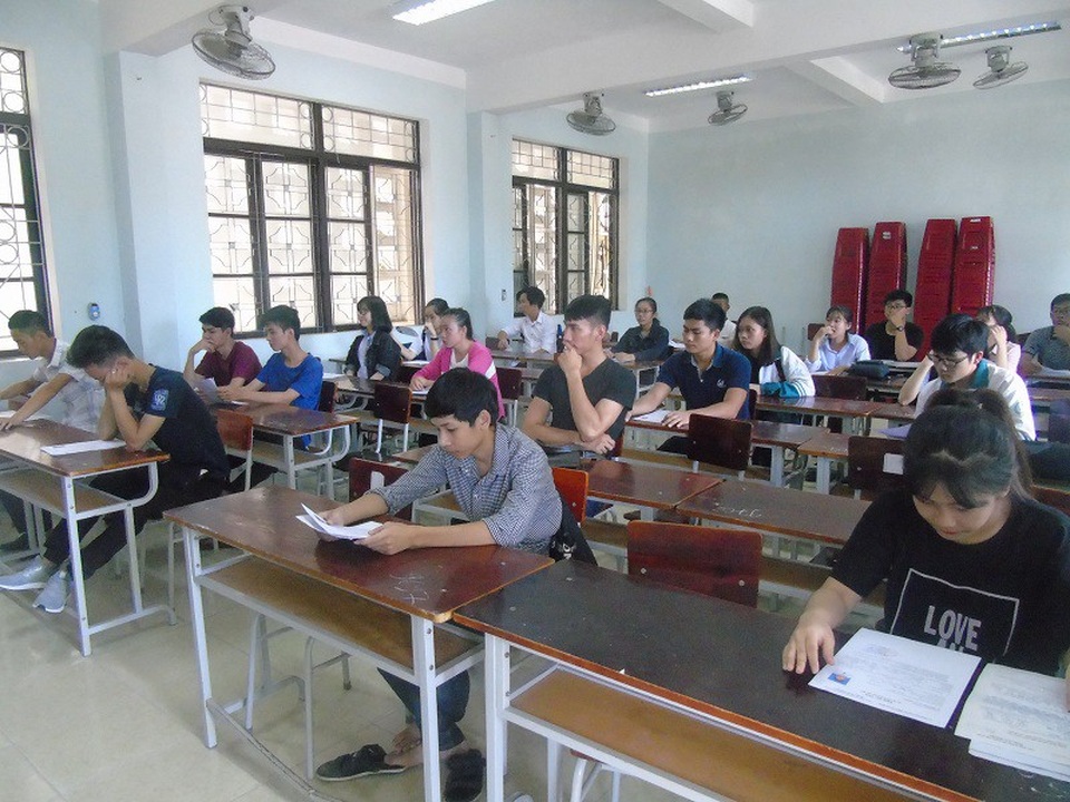 Quảng Bình: Nghiêm cấm thu các khoản ngoài quy định phục vụ kỳ thi THPT Quốc gia - 1 Sở GD - ĐT Quảng Bình đã có văn bản yêu cầu các trường THPT trên địa bàn không được ép buộc học sinh, phụ huynh nộp các khoản ngoài quy định