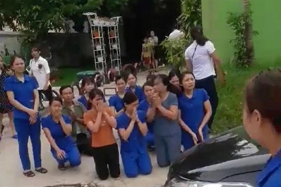 Hãy đứng lên đi. “Người ta lớn bởi vì ta quì xuống…” - 1 Hãy đứng lên đi. “Người ta lớn bởi vì ta quì xuống…” - 1