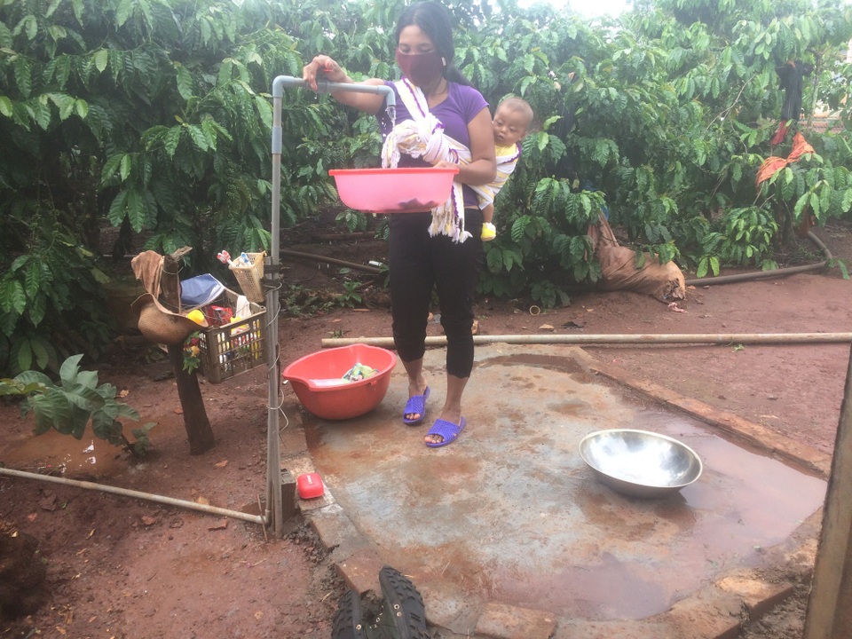 “Lão mù” và nghề đào giếng... “trời cho” - 4 Những cái giếng già Gih đào thường rất nhiều nước và nếu có hết thì già sẽ khảo lại