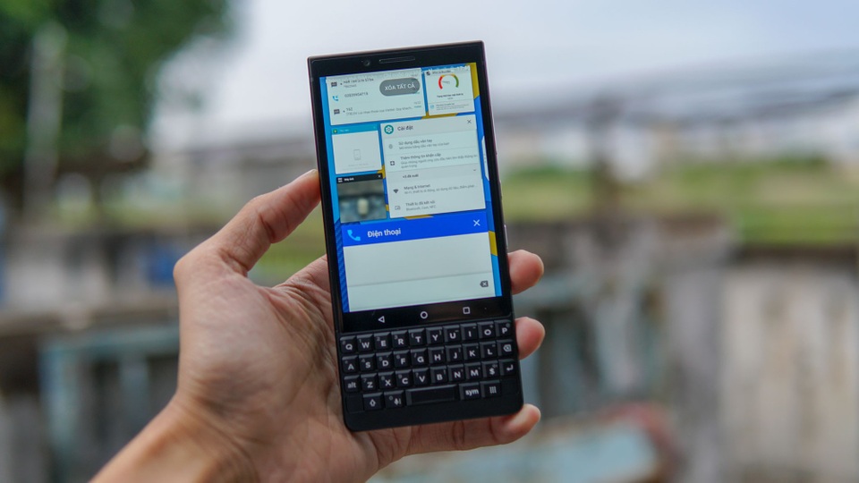 Ngoài ra, KEY2 được tích hợp các ứng dụng và nền tảng bảo mật độc quyền của hãng như Blackberry HUB, BBM, Dtek...