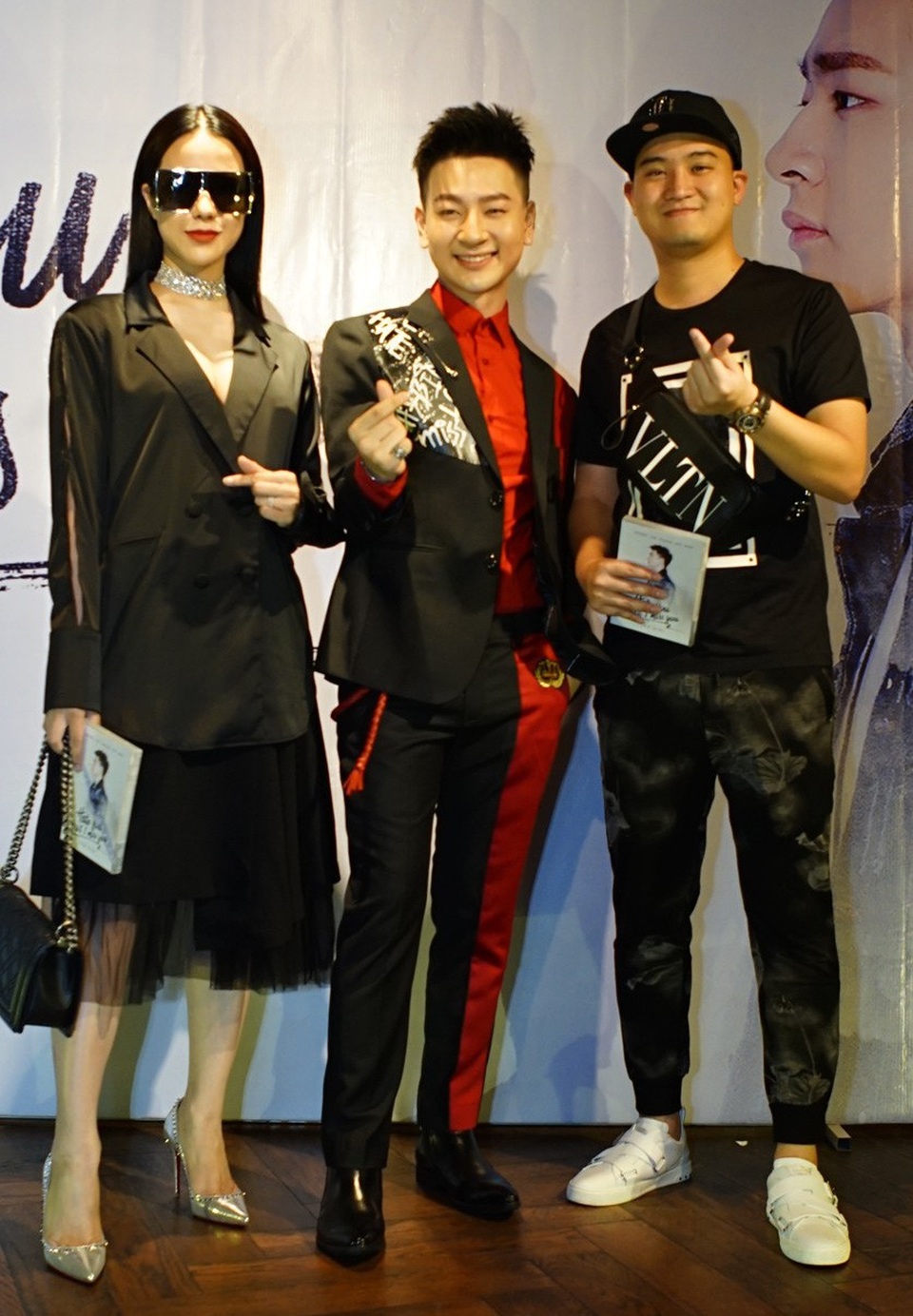 Tùng Mini ra mắt MV Không thể ngừng nỗi nhớ/Hate you but I miss you do lấy cảm hứng từ chính câu chuyện tình của nam ca sĩ.