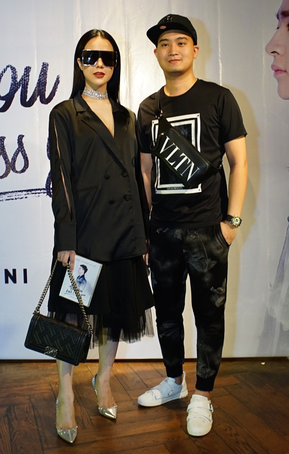 Chiều ngày 14/6, Diệp Lâm Anh lần đầu xuất hiện trong sự kiện sau khi kết hôn. Cô được ông xã Nghiêm Đức hộ tống khi đến chương trình.