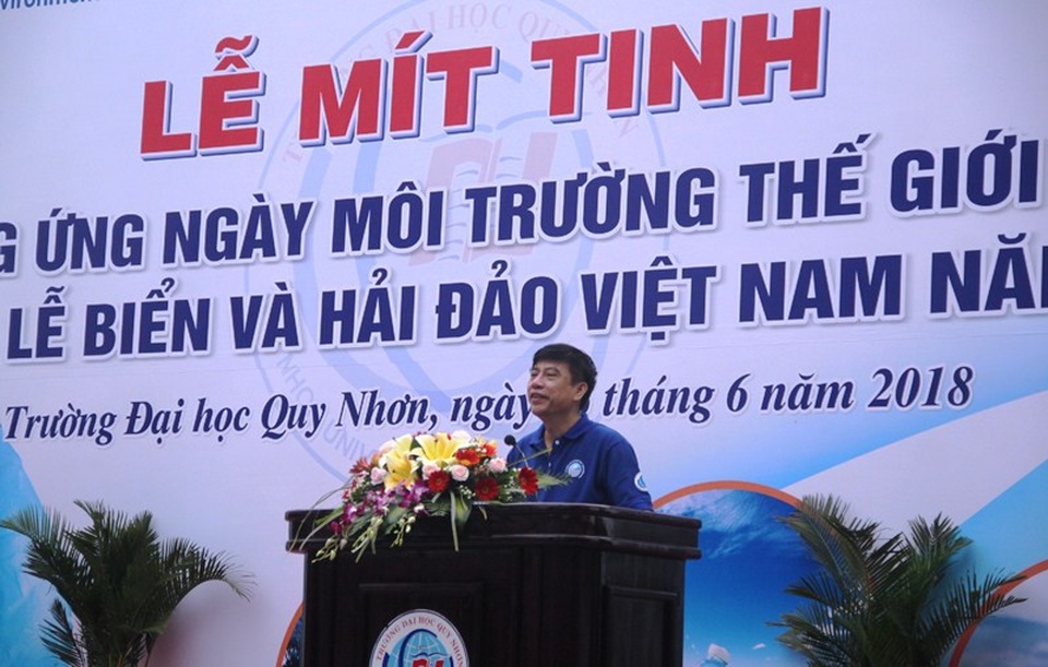 1.800 học sinh, sinh viên hưởng ứng Ngày Môi trường Thế giới - 1 Ông Lê Trọng Hùng, Vụ trưởng Vụ KHCN&MT, Bộ GD&ĐT phát biểu tại Lễ mít tinh.