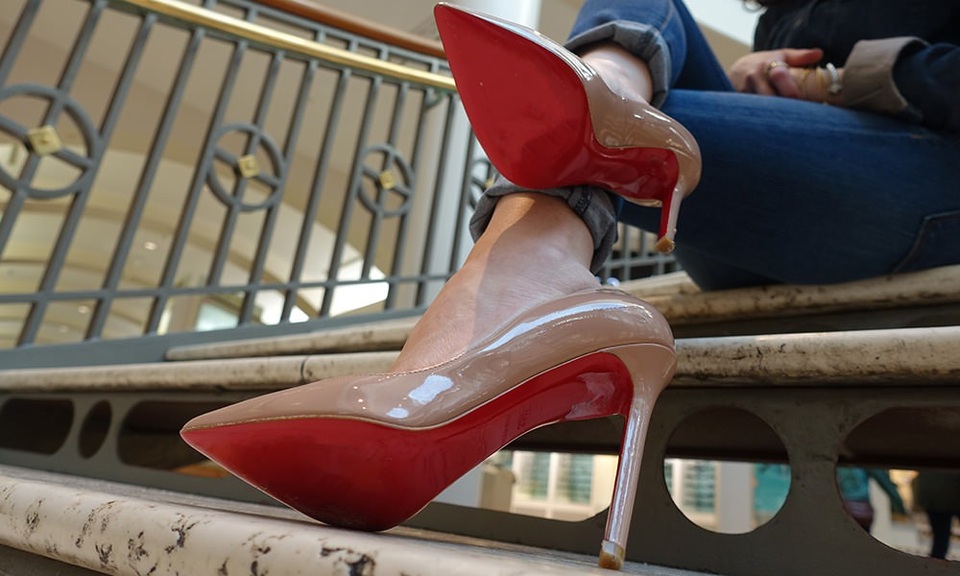 Đế giày đỏ trở thành bản quyền riêng của nhà thiết kế Christian Louboutin - 1 Ảnh minh họa
