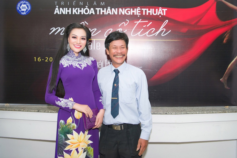 Nữ hoàng Trần Huyền Nhung tiết lộ dự án nghệ thuật Nude với NSNA Thái Phiên - 1 Nữ hoàng Trần Huyền Nhung tiết lộ dự án nghệ thuật Nude với NSNA Thái Phiên - 1