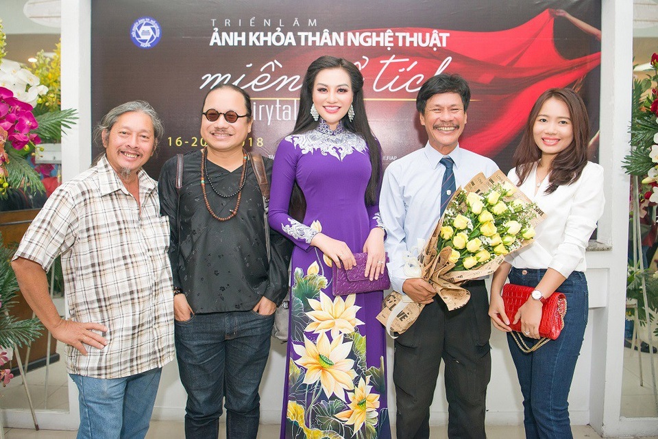 Nữ hoàng Trần Huyền Nhung tiết lộ dự án nghệ thuật Nude với NSNA Thái Phiên - 4 Nữ hoàng Trần Huyền Nhung tiết lộ dự án nghệ thuật Nude với NSNA Thái Phiên - 4