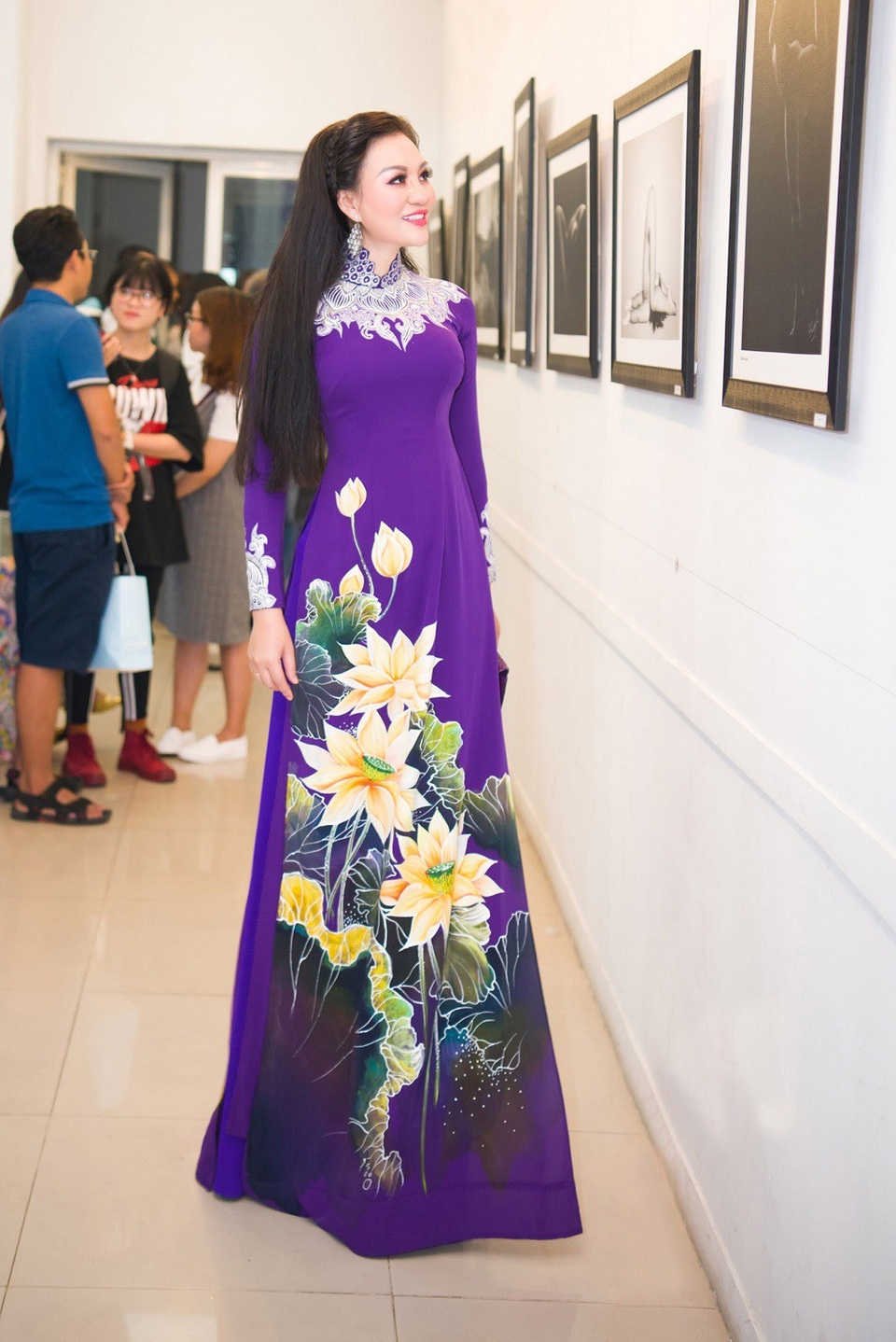 Nữ hoàng Trần Huyền Nhung tiết lộ dự án nghệ thuật Nude với NSNA Thái Phiên - 9 Nữ hoàng Trần Huyền Nhung tiết lộ dự án nghệ thuật Nude với NSNA Thái Phiên - 9