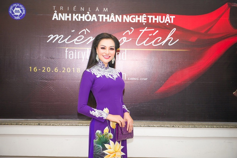 Nữ hoàng Trần Huyền Nhung tiết lộ dự án nghệ thuật Nude với NSNA Thái Phiên - 10 Nữ hoàng Trần Huyền Nhung tiết lộ dự án nghệ thuật Nude với NSNA Thái Phiên - 10