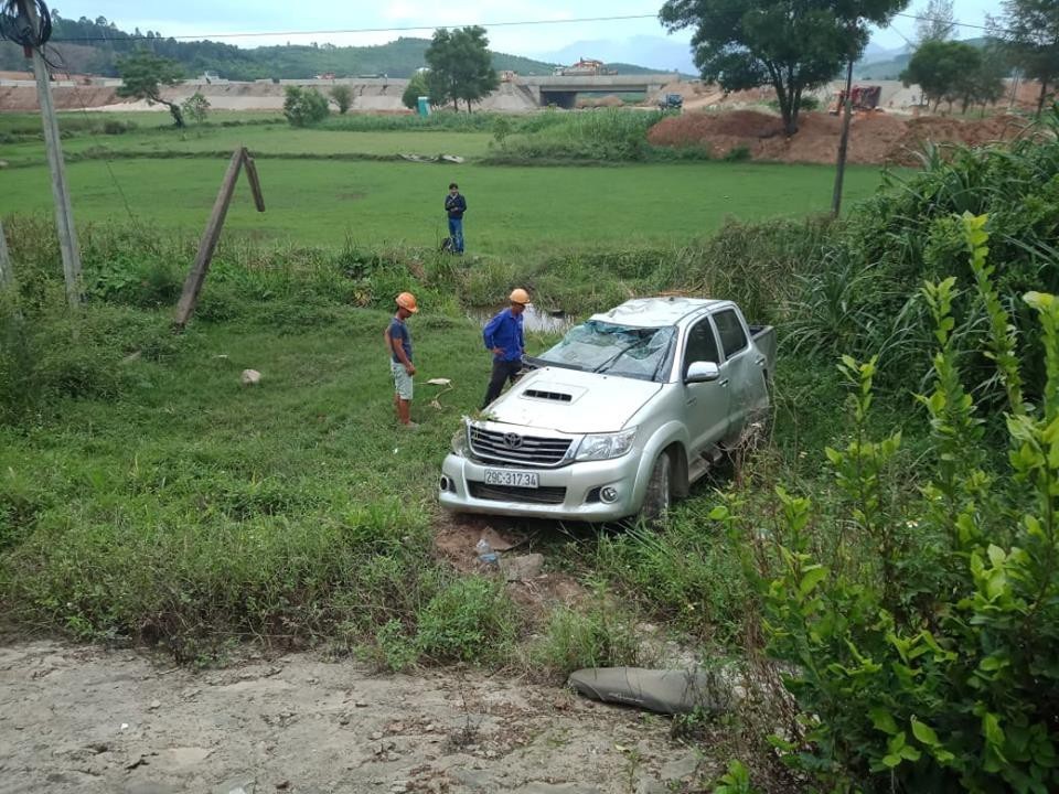 Vụ tai nạn khiến 1 người ngồi trong ô tô tử vong, người còn lại bị thương rất nặng