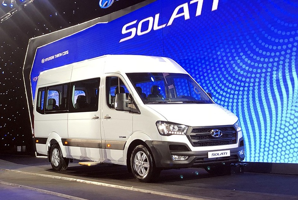 Hyundai lắp ráp Solati tại Việt Nam, cạnh tranh cùng Ford Transit - 1
Trong bối cảnh Toyota Hiace và Nissan Urvan không còn có mặt tại thị trường Việt Nam, do chưa đáp ứng các điều kiện về kinh doanh nhập khẩu xe, Hyundai Solati chỉ còn một đối thủ duy nhất là Ford Transit.