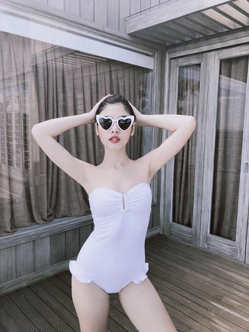 3 năm không gặp, "bản sao Chi Pu" giờ còn nuột nà hơn cả bản chính - 14
Facebook của cô nàng ngập tràn những bức hình du lịch xa hoa, tận hưởng những dịch vụ xa xỉ.