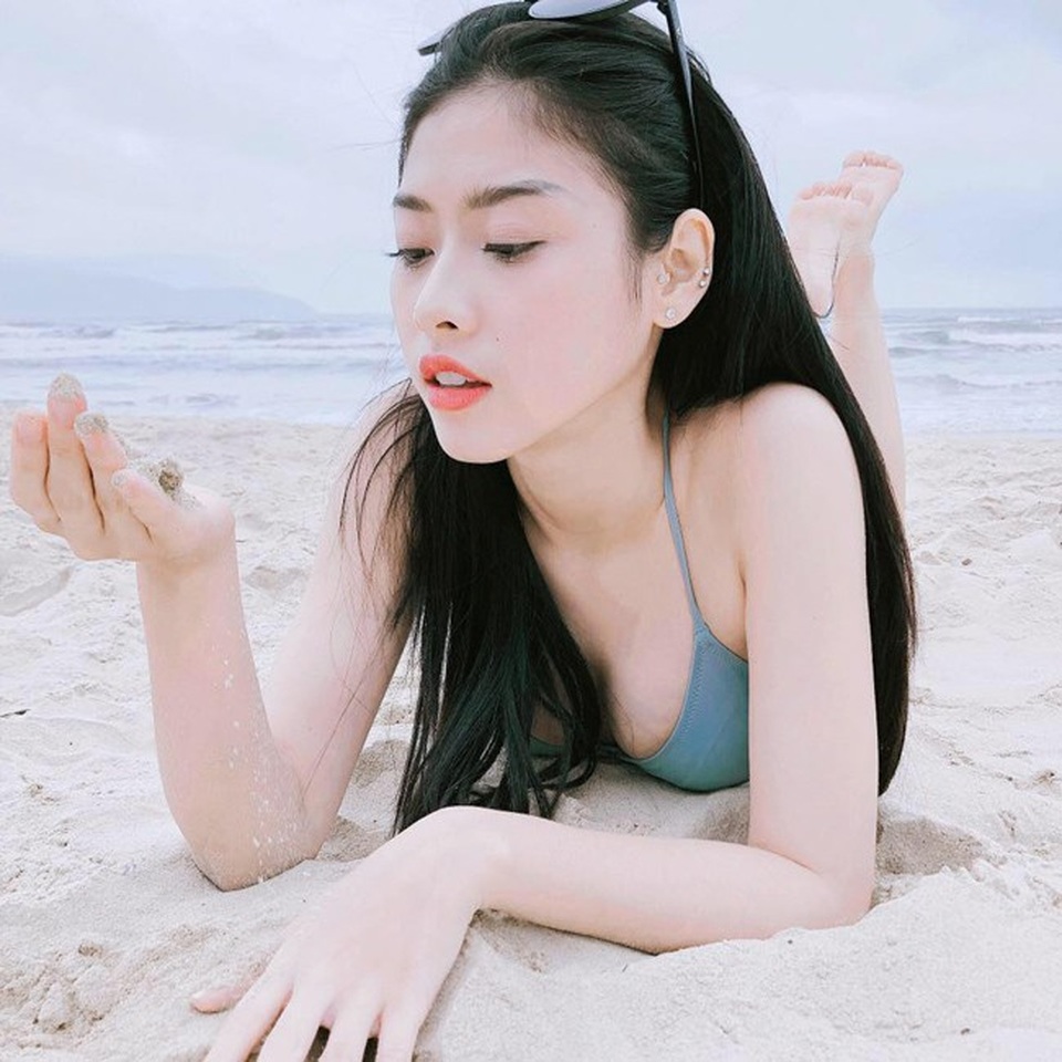 3 năm không gặp, "bản sao Chi Pu" giờ còn nuột nà hơn cả bản chính - 10
Kết quả của việc tích cực đi du lịch, khám phá thế giới là những bức ảnh bốc lửa thế này.