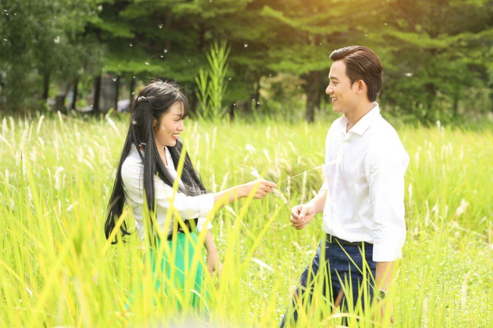 Và có vẻ như vì đã hợp tác với nhau từ phiên bản điện ảnh trước đó, cặp đôi tái hợp cực kỳ tự nhiên, không hề khiên cưỡng.