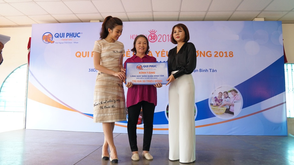 Phát triển kinh doanh, Qui Phúc song song đẩy mạnh công tác thiện nguyện, chia sẻ với cộng đồng như đồng hành cùng Chiến dịch nhân đạo cấp Quốc gia Hành trình đỏ, tặng quà cho gia đình có hoàn cảnh khó khăn chương trình “Nơi yêu thương ở lại”, Hội chữ Thập đỏ TP.HCM chăm lo cho người nghèo, trẻ em mồ côi – khuyết tật cùng nhiều hoạt động thiện nguyện xã hội khác…