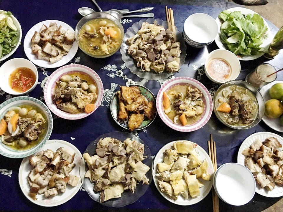 Người Huế ăn gì trong ngày Tết Đoan Ngọ? - 5 Một mâm cơm ngày Tết Đoan Ngọ của người dân xứ Huế