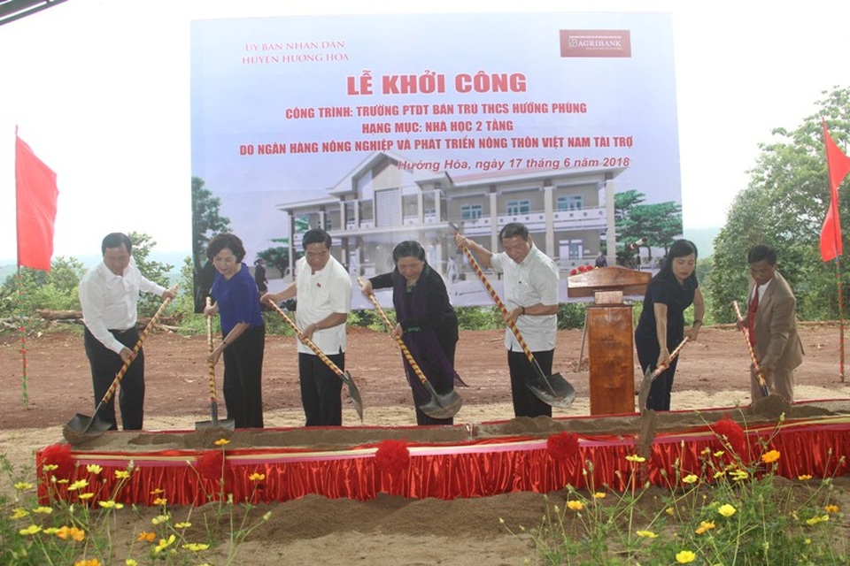 Phó Chủ tịch Quốc hội dự lễ khởi công xây dựng trường học miền núi - 3 Các đại biểu khởi công xây dựng trường