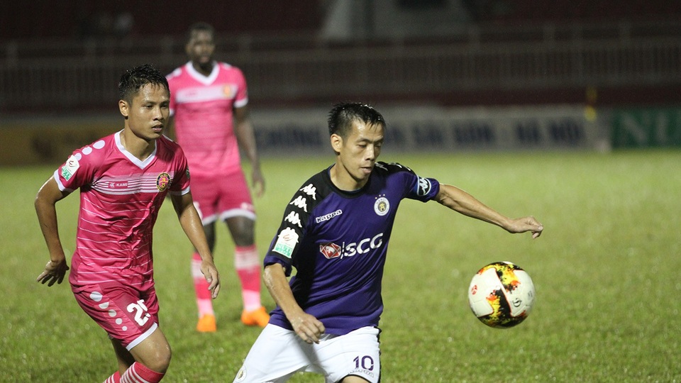 Trận thua khó hiểu của CLB Hà Nội trước Sài Gòn FC - 1 Đang bất bại sau những 13 trận, để thua chỉ 8 bàn sau 13 vòng đấu, CLB Hà Nội bỗng thua thảm đội áp chót bảng Sài Gòn FC, để lọt lưới đến 5 bàn chỉ trong 1 trận (ảnh: Trọng Vũ)