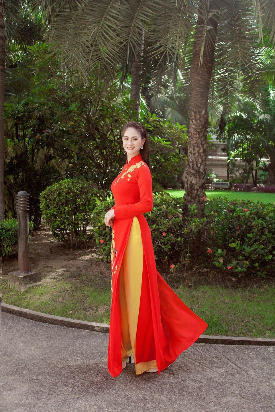 Nhan sắc cô gái vừa lên ngôi á hậu ở tuổi 37 - 3 Nhan sắc cô gái vừa lên ngôi á hậu ở tuổi 37 - 3