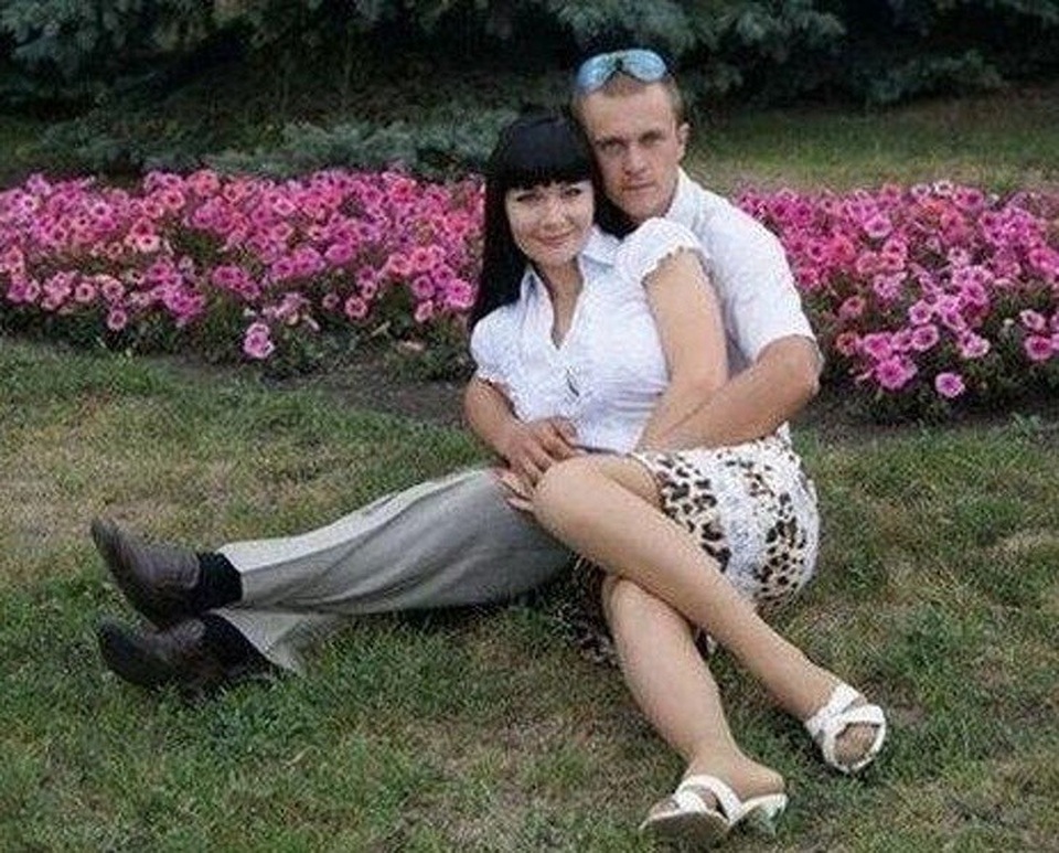 Cặp đôi này đã hoán đổi trang phục cho nhau?