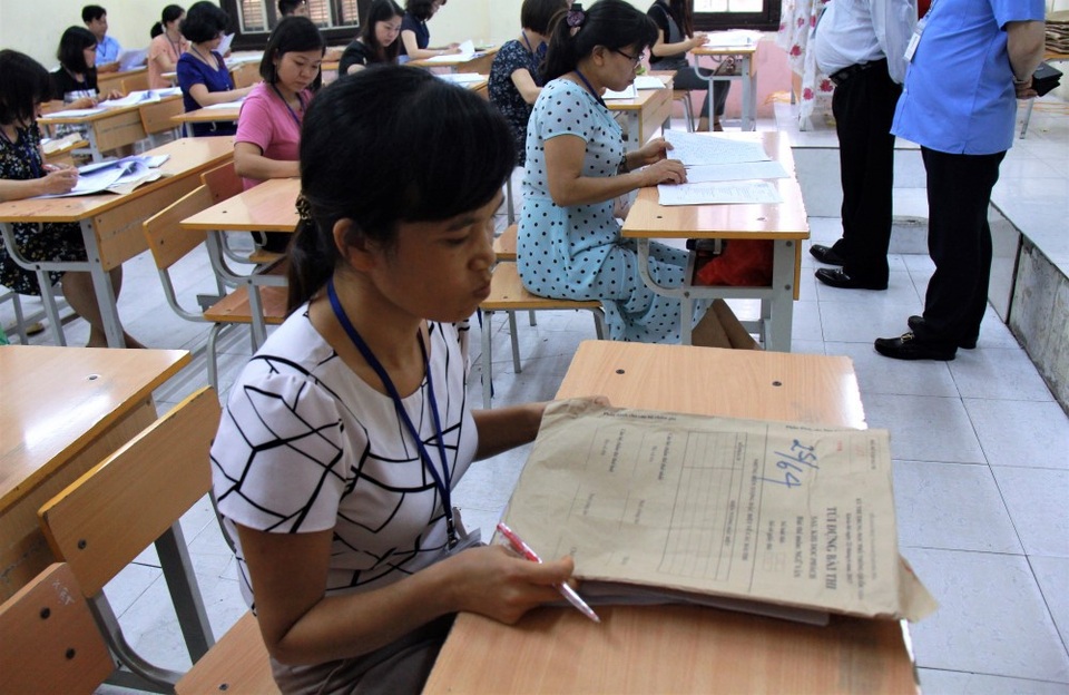 Những "bí mật" trong in sao đề thi THPT quốc gia 2018 - 1
Những túi bài thi đến tay cán bộ chấm thi này đã trải qua nhiều giai đoạn