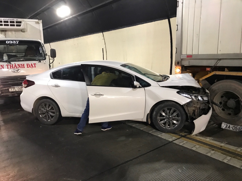 Vụ tai nạn liên hoàn vừa xảy ra chiều nay (18/6) trong hầm Hải Vân (thuộc địa phận quận Liên Chiểu, Đà Nẵng)