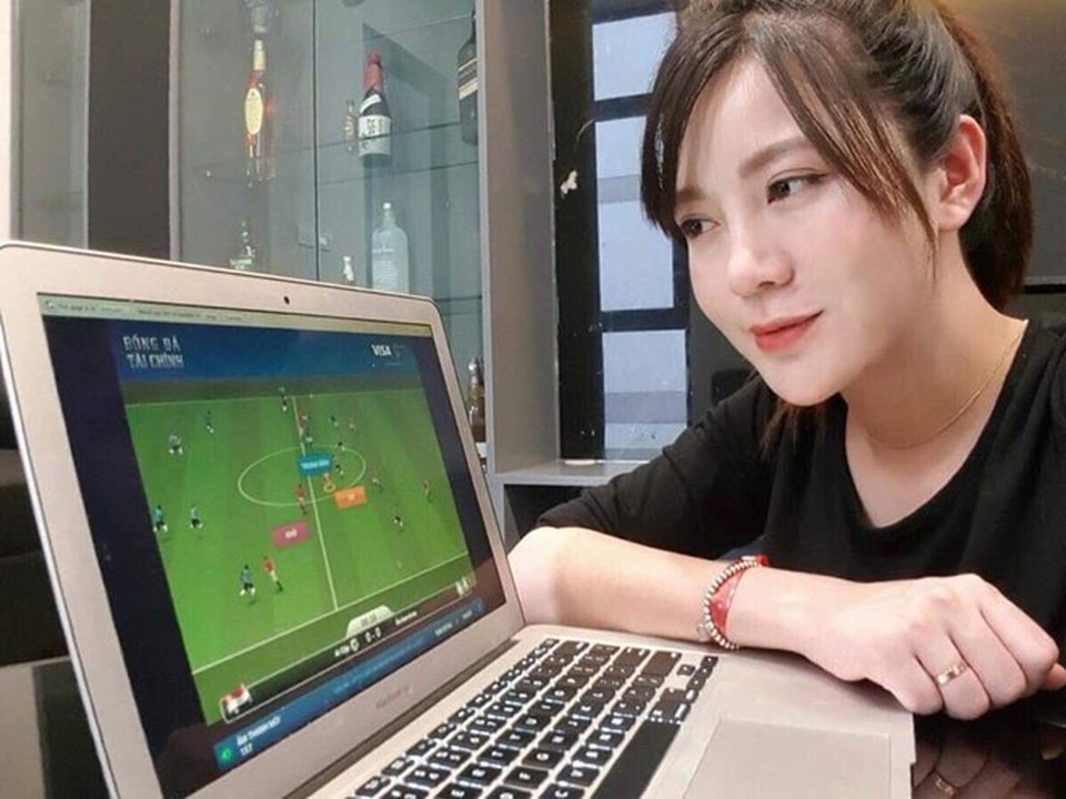 
Tú Linh vẫn không từ bỏ niềm đam mê bóng đá
