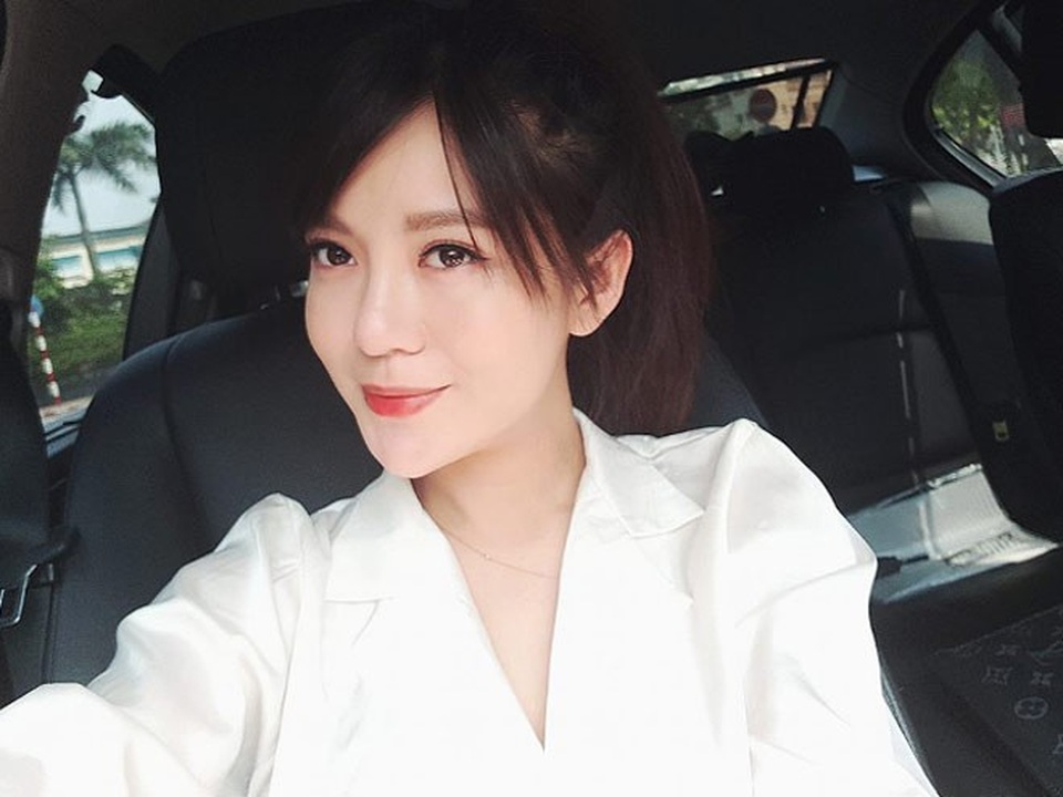 
Nhan sắc xinh đẹp của bà mẹ một con.
