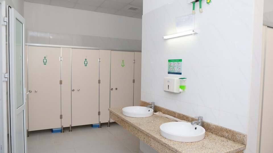 Bệnh viện Phụ sản Hà Nội: Giải quyết triệt để bài toán nan giải “cải thiện nhà vệ sinh bệnh viện” - 1 Nhà vệ sinh bệnh viện Phụ sản Hà Nội đạt điểm 5 theo thang điểm đánh giá chất lượng của Bộ y tế.