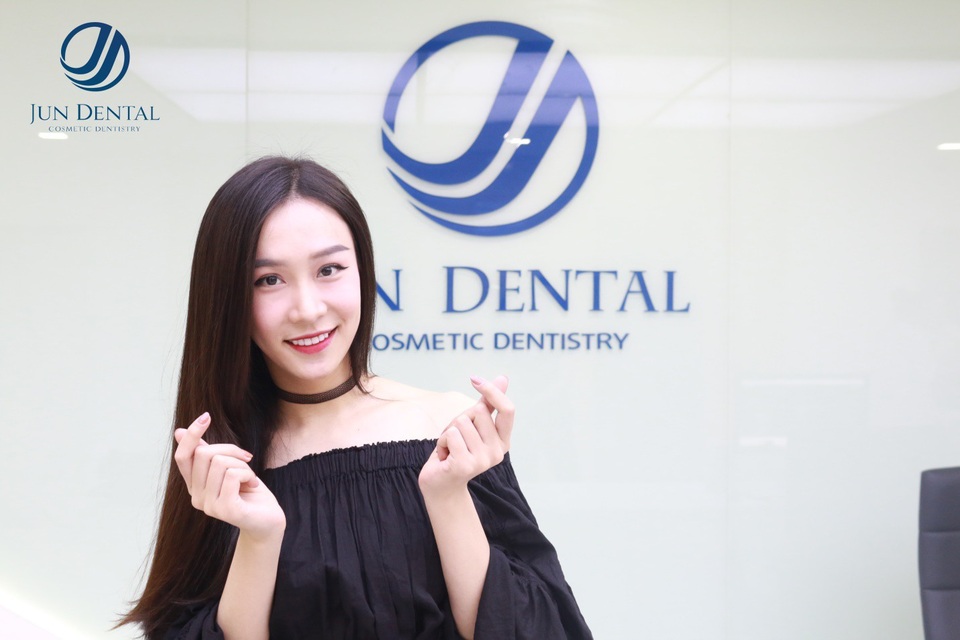 Bọc răng sứ thẩm mĩ và những hiểu lầm tai hại cần biết! - 3 DJ Hoàng Bảo Anh - một trong nhiều khách hàng sử dụng dịch vụ Minish Laminate tại Jun Dental.
