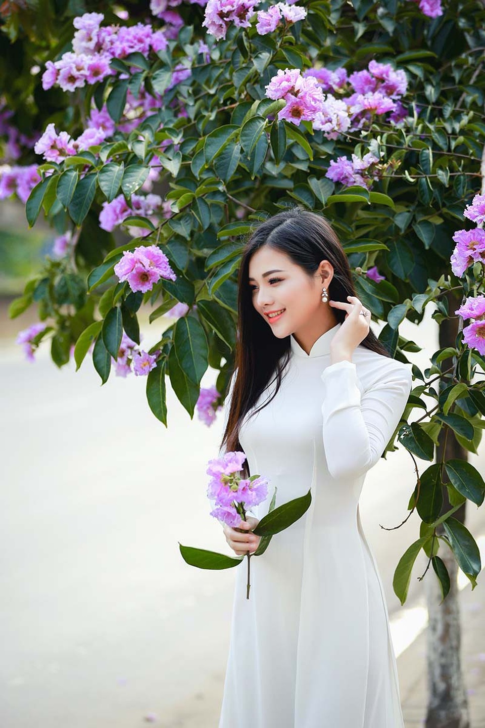 Thiếu nữ Hà thành đẹp dịu dàng bên hoa bằng lăng - 12 Thiếu nữ Hà thành đẹp dịu dàng bên hoa bằng lăng - 12