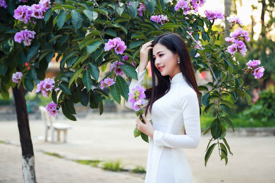 Thiếu nữ Hà thành đẹp dịu dàng bên hoa bằng lăng - 9 Thiếu nữ Hà thành đẹp dịu dàng bên hoa bằng lăng - 9
