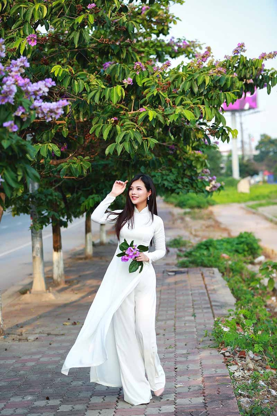 Thiếu nữ Hà thành đẹp dịu dàng bên hoa bằng lăng - 3
Được biết hiện tại Song Ngân xuất sắc giành được tấm vé bước vào chung kết cuộc thi Hoa khôi sắc đẹp quyền năng 2018. Trước đó cô gái sinh năm 1993 từng được biết đến khi giành được một số thành tích như Top 20 cuộc thi Qúy cô công sở 2015, Á quân cuộc thi Mr & Ms VTC 2017, Top 20 cuộc thi The Beauty 2017,...