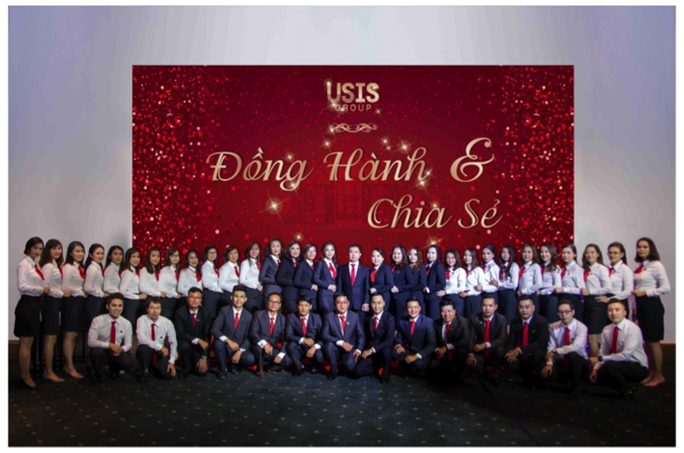 Đặt chân đến Mỹ - Lái xe Camry - 1 USIS Group thực hiện phương châm kinh doanh của mình là luôn xem “Khách hàng là người thân”.