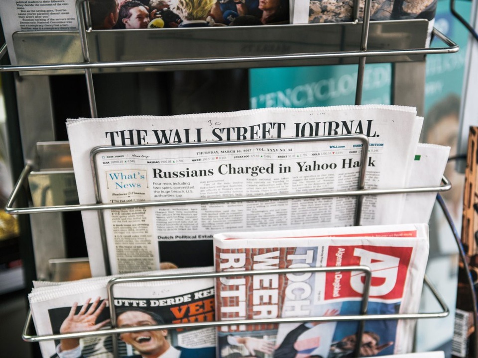 Tuy nhiên, tai họa bắt đầu ập đến với Bông hồng tại thung lũng Silicon. Tháng 10/2015, tờ WSJ phát hiện thấy Edison - chiếc máy xét nghiệm máu được dùng ở Theranos không mang đến kết quả chính xác.