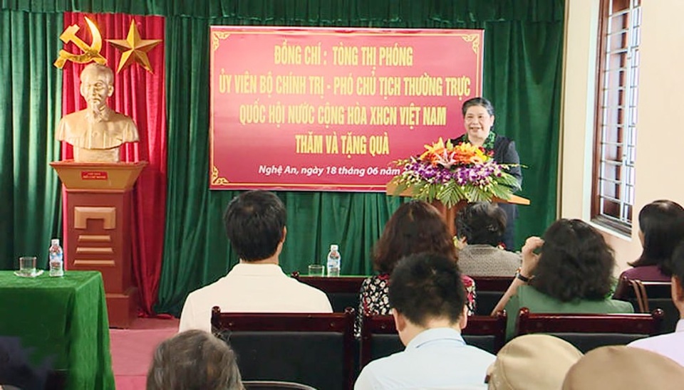 Xây dựng Nghệ An thành điểm sáng trong phong trào thi đua yêu nước - 4
Bà Tòng Thị Phóng: Tôi mong muốn tỉnh Nghệ An tiếp tục phát huy truyền thống anh hùng, cách mạng, xây dựng Nghệ An trở thành điểm sáng trong các phong trào thi đua yêu nước....