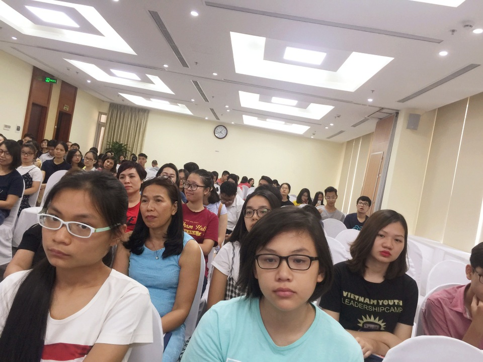 Có 1 tỷ đồng, học không phải "siêu nhân", có nên du học Mỹ? - 1 Theo các chuyên gia, với số tài chính hạn hẹp và điểm số không cao, học sinh vẫn hoàn toàn có khả năng du học Mỹ nếu biết điểm mạnh của bản thân để lội ngược dòng.