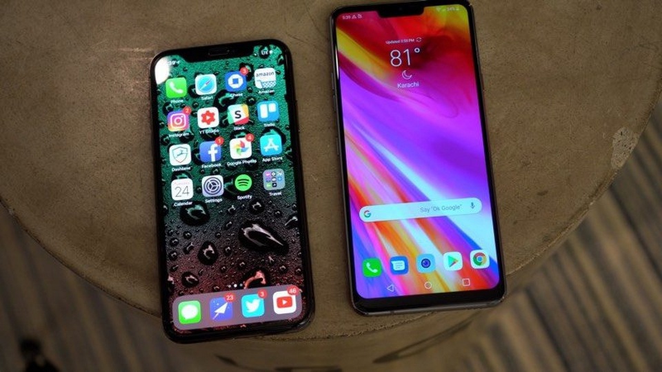 LG thừa nhận nhận lòng trung thành với iPhone khiến họ "phát điên" - 2 LG G7 ThinQ đặt cạnh iPhone X.