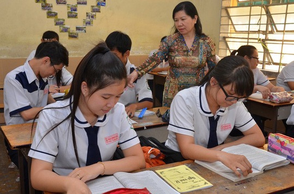 Bí kíp thi THTP quốc gia đạt điểm cao môn Ngữ văn - 1
Học sinh lớp 12 ôn thi môn Văn. (Ảnh: Tấn Thạnh)