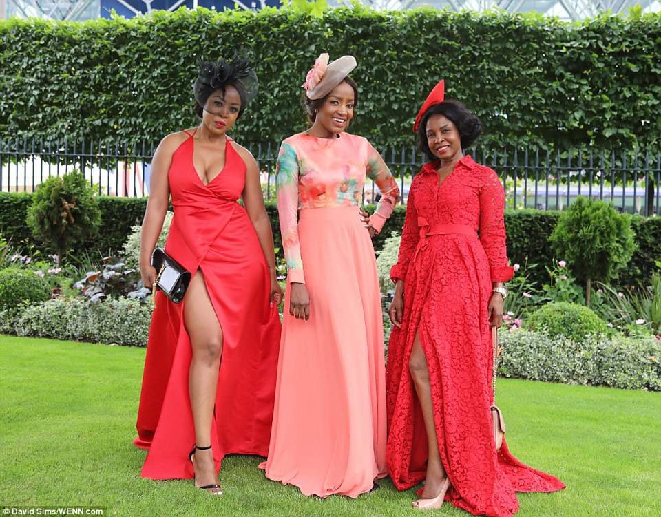 Những kiểu mũ siêu ấn tượng tại ngày hội đua ngựa Royal Ascot - 17 Những kiểu mũ siêu ấn tượng tại ngày hội đua ngựa Royal Ascot - 17