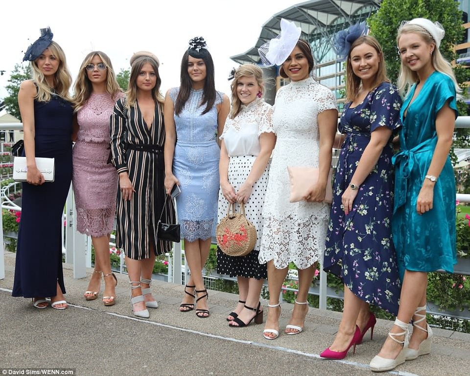 Những kiểu mũ siêu ấn tượng tại ngày hội đua ngựa Royal Ascot - 27 Những kiểu mũ siêu ấn tượng tại ngày hội đua ngựa Royal Ascot - 27