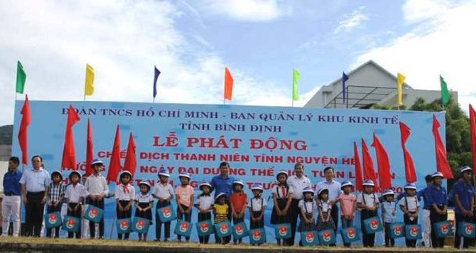 Tuổi trẻ Bình Định phấn đấu xây 10 nhà nhân ái trong Tháng thanh niên - 1 Tuổi trẻ Bình Định tra quân Chiến dịch Thanh niên tình nguyện Hè năm 2018.