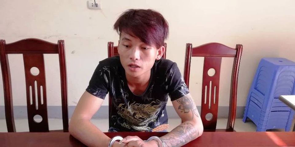 Rủ con hàng xóm đi chơi, rồi lên Facebook đe dọa đòi tiền chuộc - 1
Đối tượng Nguyễn Văn Đức tại CQĐT