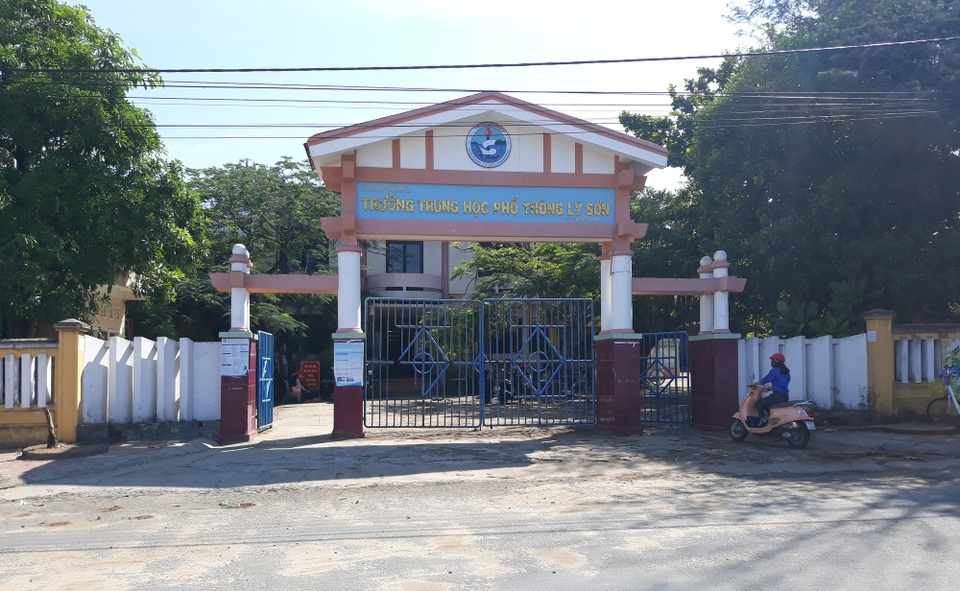 "Tăng tốc" cho kỳ thi THPT Quốc gia - 2
Hòa chung với sự nỗ lực của học sinh cả nước, trên 200 học sinh lớp 12 huyện đảo Lý Sơn đang tăng tốc để bước vào kỳ thi quan trọng. (Ảnh: Quốc Triều)