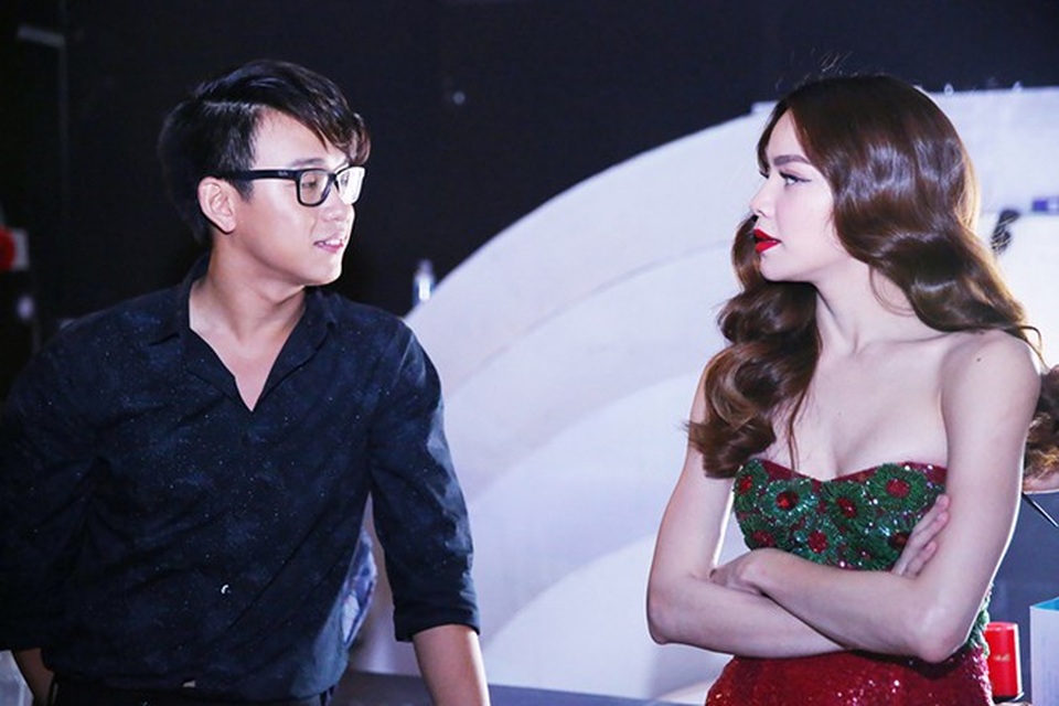 “Đàn em” của Hồ Ngọc Hà thay thế Đại Nghĩa cầm trịch Gương mặt thân quen - 1 Hồ Ngọc Hà từng thể hiện ca khúc Gửi người yêu cũ để hỗ trợ Quang Bảo tại cuộc thi Người dẫn chương trình Én Vàng 2016 (Ảnh: Thái Đăng Bảo).