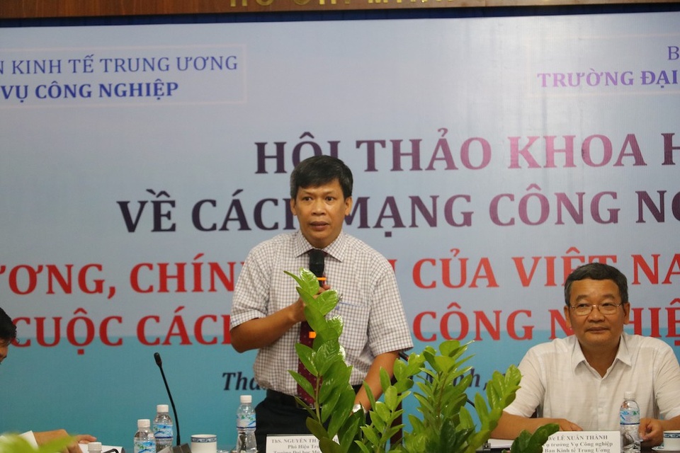 "Không có nước nào trên thế giới lại có nhiều ngành nghề như ở Việt Nam" - 2
Hội thảo khoa học “Chủ trương, chính sách của Việt Nam chủ động tham gia cuộc cách mạng công nghiệp 4.0” do Ban Kinh tế Trung ương phối hợp với Trường ĐH Mở TPHCM tổ chức nhận được sự quan tâm của nhiều chuyên gia.