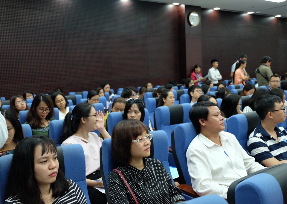 Nhân tài cần một môi trường công sở tốt hơn là lương bổng cao - 2 Nhiều học viên Đề án 922 đồng ý với ông Huỳnh Đức Thơ - Chủ tịch UBND TP rằng đối với họ, môi trường làm việc tốt quan trọng hơn chuyện lương bổng